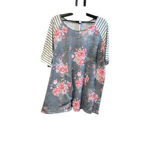 Women's Plus Size Gray Floral w/ striped sleeves blouse - 5X